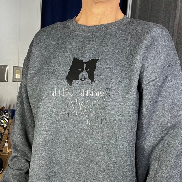 🥰NWOT |•GILDAN•| 'Border Collie Mom' Gray Soft Heavy Blend Sweatshirt Large - Picture 3 of 13